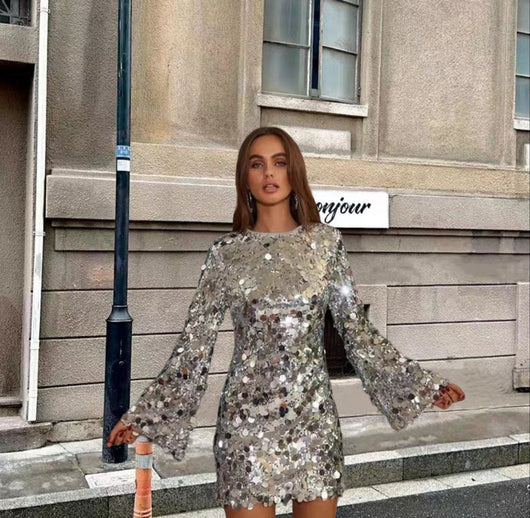 Nora | Korte dames pailletten cocktailjurk met trompetmouwen