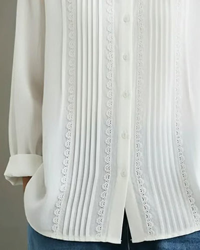 Charlotte | Dames blouse met lange mouwen, kanten bies en stolpplooien voor