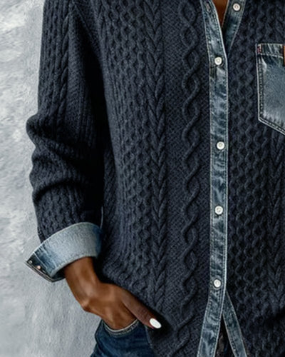 Sophie | Dames gebreide blouse met kabelpatroon, denim-patchwork en knoopsluiting