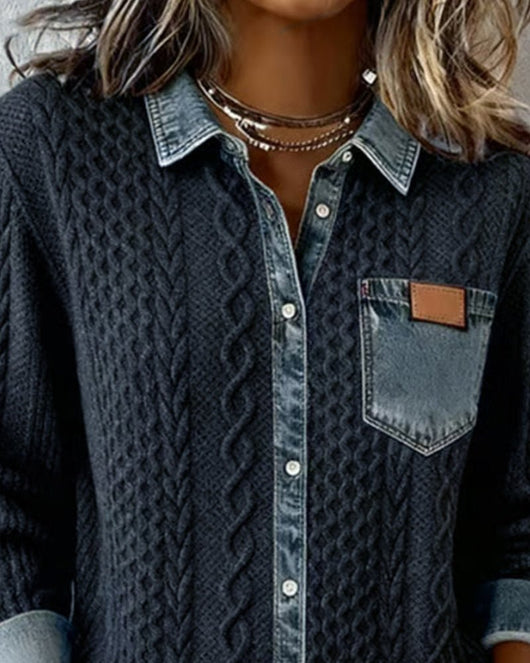 Sophie | Dames gebreide blouse met kabelpatroon, denim-patchwork en knoopsluiting