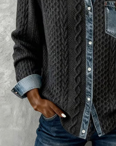Sophie | Dames gebreide blouse met kabelpatroon, denim-patchwork en knoopsluiting