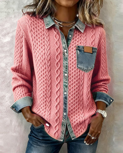 Sophie | Dames gebreide blouse met kabelpatroon, denim-patchwork en knoopsluiting