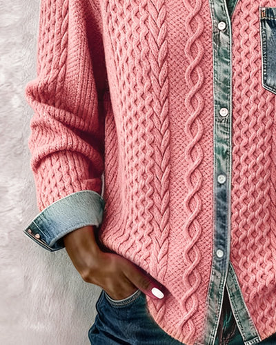 Sophie | Dames gebreide blouse met kabelpatroon, denim-patchwork en knoopsluiting