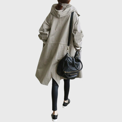 Clara | Lange waterafstotende dames trenchcoat met capuchon en wijde pasvorm