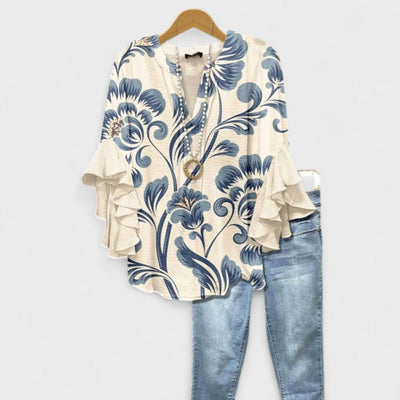 Clara | Lichte dames blouse met bloemenprint, V-hals en ruchemouwen