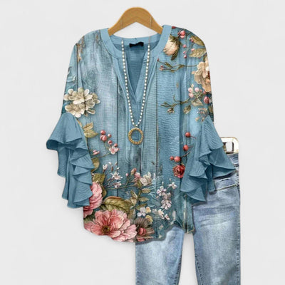 Clara | Lichte dames blouse met bloemenprint, V-hals en ruchemouwen