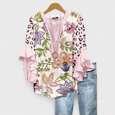 Clara | Lichte dames blouse met bloemenprint, V-hals en ruchemouwen