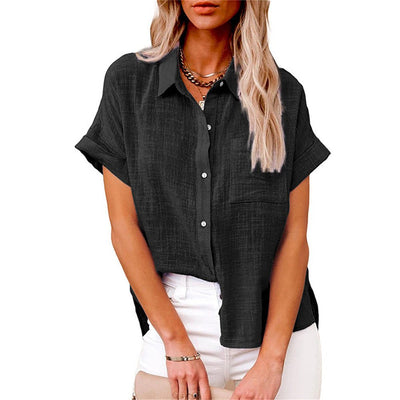 Leonie | Lichte dames blouse met korte mouwen en borstzak