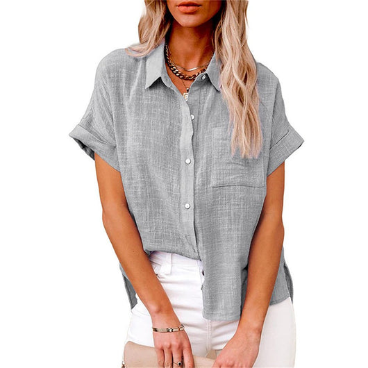 Leonie | Lichte dames blouse met korte mouwen en borstzak