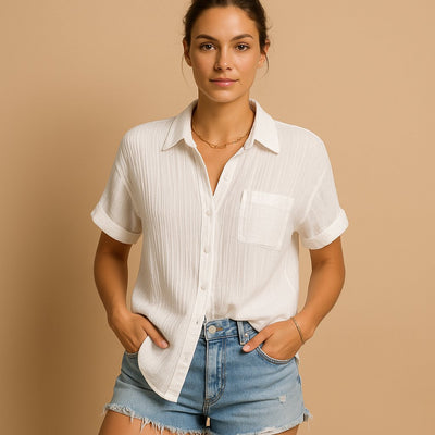 Clara | Dames blouse in linnenlook met korte mouwen en borstzak