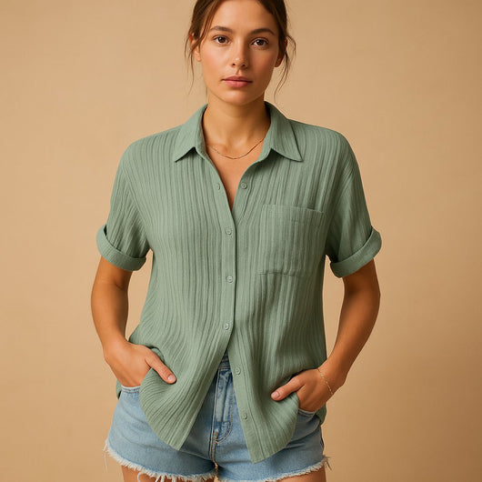 Clara | Dames blouse in linnenlook met korte mouwen en borstzak