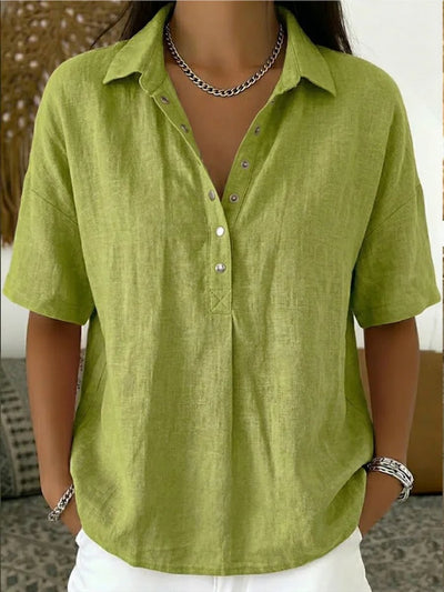 Amelie | Losvallende damesblouse met korte mouwen, polokraag en knoopsluiting