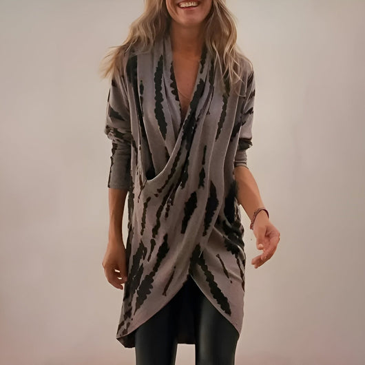 Leonie | Losvallende dames tuniek met V-hals en abstract dessin