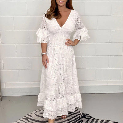 Elisabeth | Witte dames midijurk van broderie anglaise met V-hals en ruchemouwen