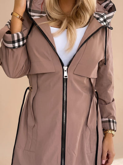 Luisa | Moderne dames trenchcoat met capuchon, ruitdessin, ceintuur en rits
