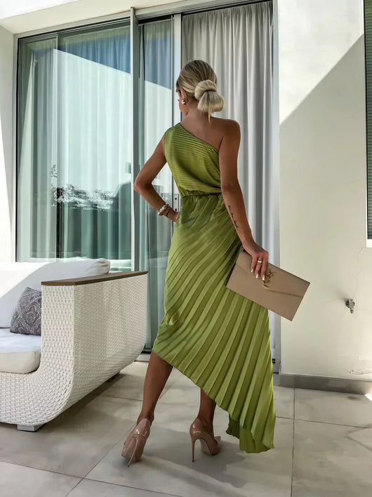 Mia | Dames one-shoulder plissé maxijurk met bloemdetail