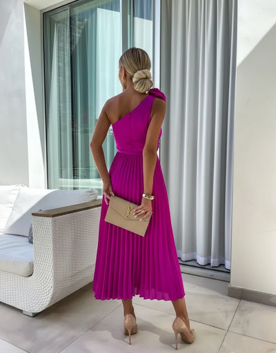 Mia | Dames one-shoulder plissé maxijurk met bloemdetail