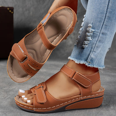 Elisabeth | Dames comfortsandalen met klittenband en sleehak