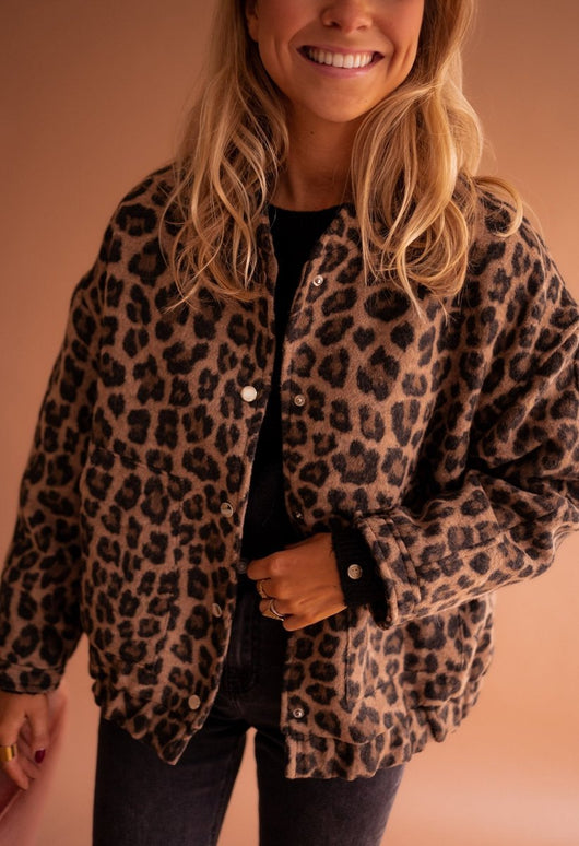 Luisa | Oversized dames gewatteerde jas met luipaardprint en drukknopen