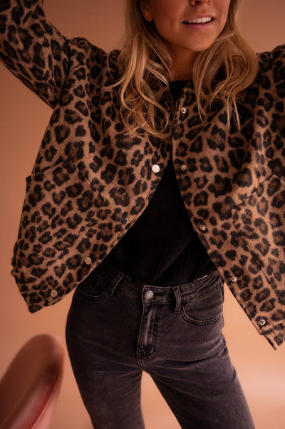 Luisa | Oversized dames gewatteerde jas met luipaardprint en drukknopen