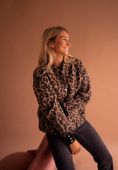 Luisa | Oversized dames gewatteerde jas met luipaardprint en drukknopen