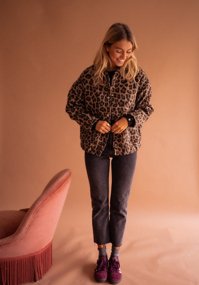 Luisa | Oversized dames gewatteerde jas met luipaardprint en drukknopen