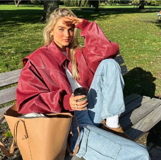 Elisabeth | Oversized dames bomberjack in imitatieleer met contrastnaden
