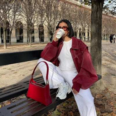Elisabeth | Oversized dames bomberjack in imitatieleer met contrastnaden