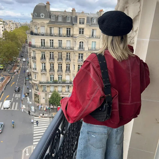 Elisabeth | Oversized dames bomberjack in imitatieleer met contrastnaden