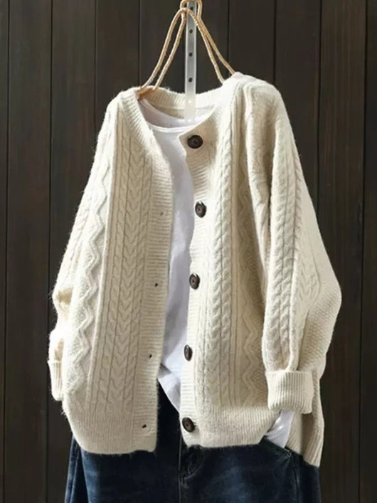 Johanna | Oversized dames gebreid vest met kabelpatroon en knoopsluiting