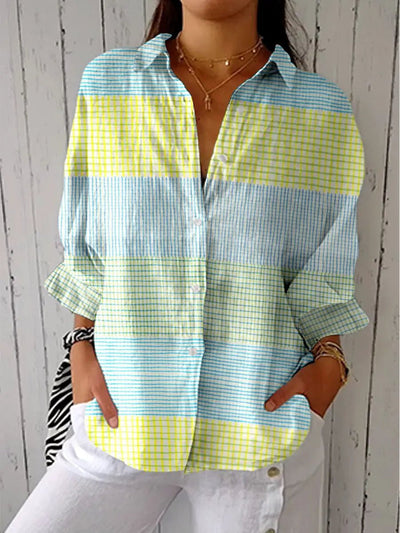 Greta | Dames blouse met pastelruit, V-hals en knoopsluiting