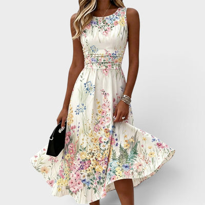 Charlotte | Mouwloze getailleerde dames midi-jurk met bloemendessin in A-lijn