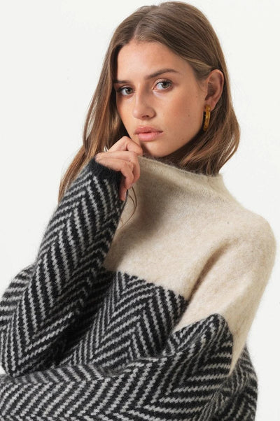 Greta | Oversized dames coltrui met visgraatmotief