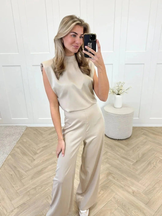 Clara | Elegante mouwloze dames satijnen jumpsuit met wijde pijpen
