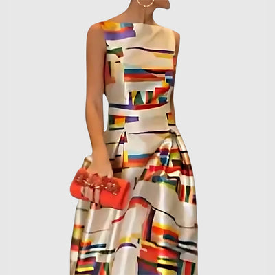 Lena | Mouwloze dames satijnen maxijurk met abstract meerkleurig motief en A-lijn