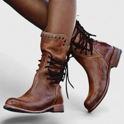 Elfriede | Dames veterlaarzen in vintage leerlook met studdetail
