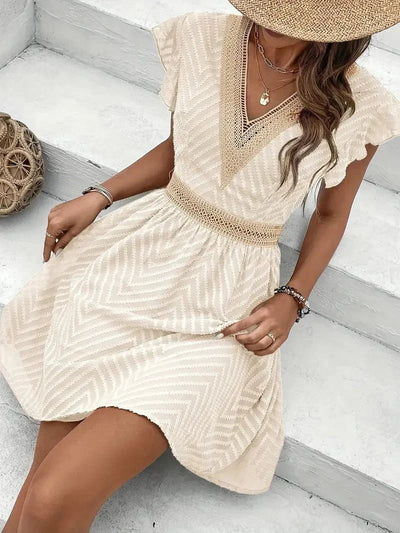 Elisabeth | Dames zomerjurk met V-hals, kanten detail en korte mouwen