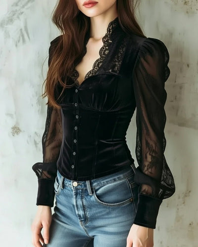 Elfriede | Dames kanten blouse met getailleerd fluwelen lijfje en transparante mouwen