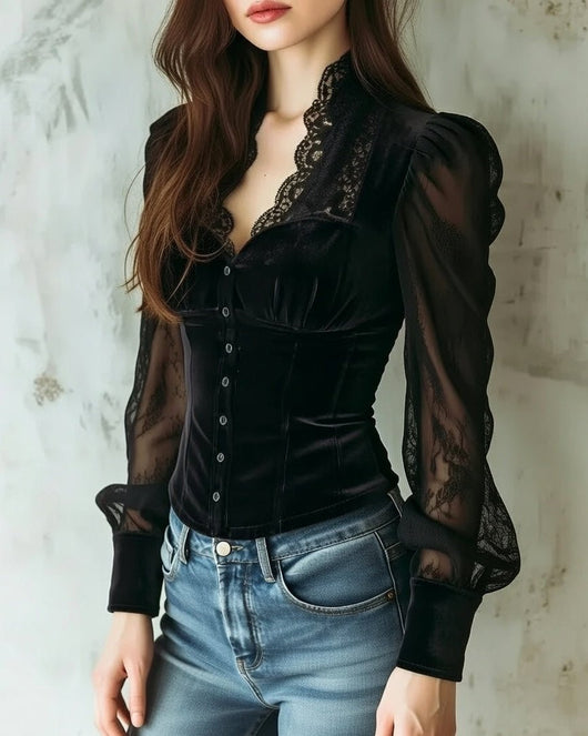 Elfriede | Dames kanten blouse met getailleerd fluwelen lijfje en transparante mouwen