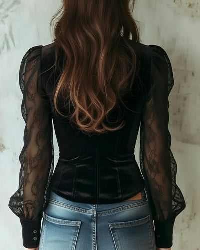 Elfriede | Dames kanten blouse met getailleerd fluwelen lijfje en transparante mouwen
