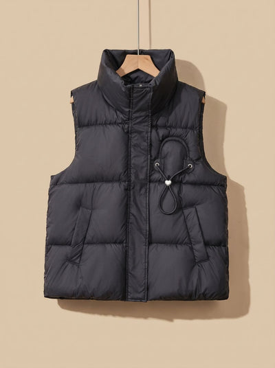 Leonie | Gewatteerde dames bodywarmer met opstaande kraag en koord-hartdetail