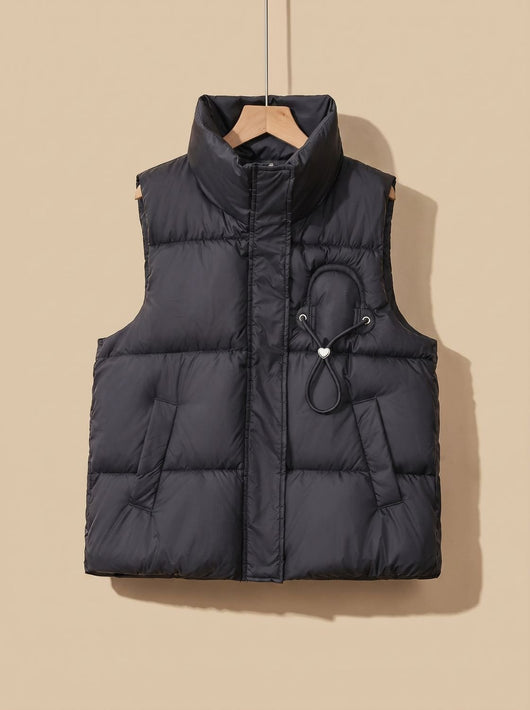 Leonie | Gewatteerde dames bodywarmer met opstaande kraag en koord-hartdetail