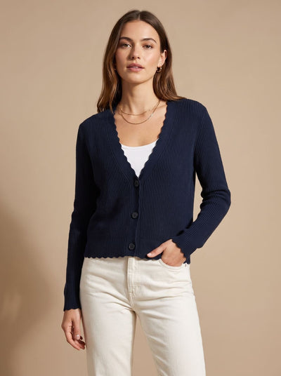 Elisabeth | Dames gebreid vest met v-hals, één knoop en golfrand