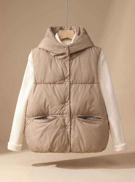 Leonie | Gewatteerde dames bodywarmer met capuchon, drukknopen en opstaande kraag