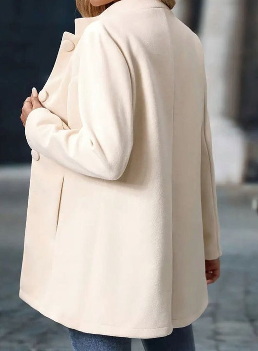 Amelie | Elegante lange dames wintermantel met knopen en opstaande kraag