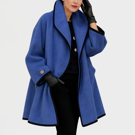 Clara | Elegante dames jas met contrastbiezen en knoopsluiting