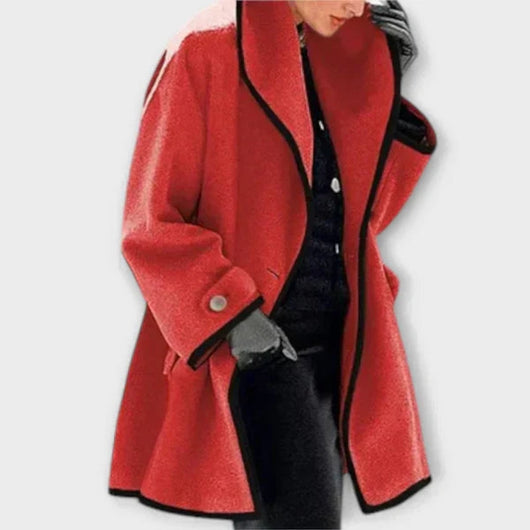 Clara | Elegante dames jas met contrastbiezen en knoopsluiting