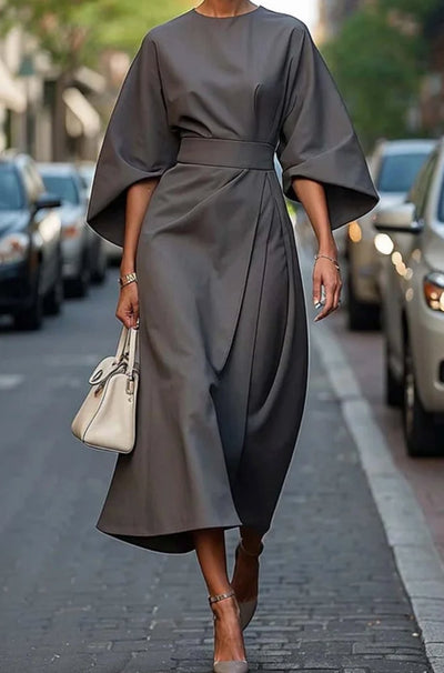 Greta | Elegante getailleerde midi-jurk met lampionmouwen en ceintuur