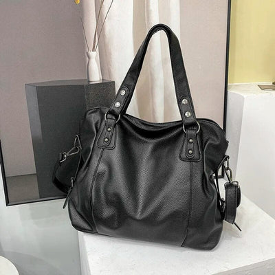Emilia | Ruime zwarte dames shopper van imitatieleer met studs