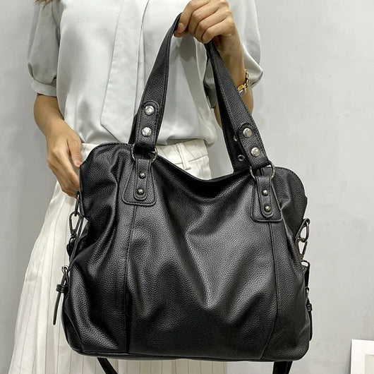Emilia | Ruime zwarte dames shopper van imitatieleer met studs